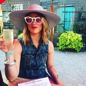 Meet your Posher, Casey